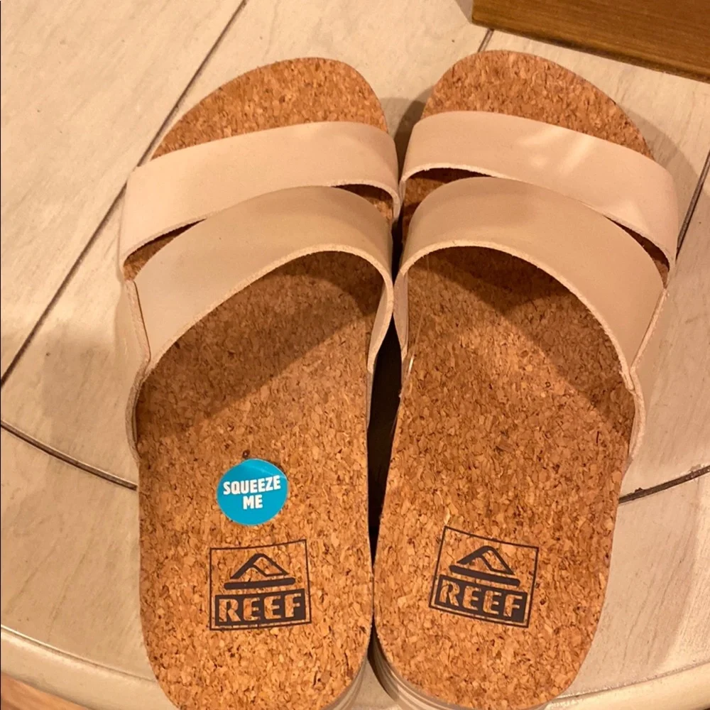 Reef Women's Cream Sandals NWOT - Picture 1 of 7